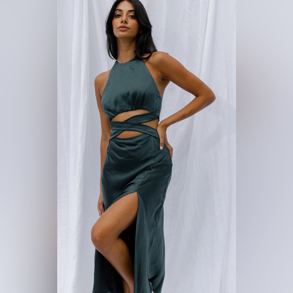 Selfie Leslie cut out dress